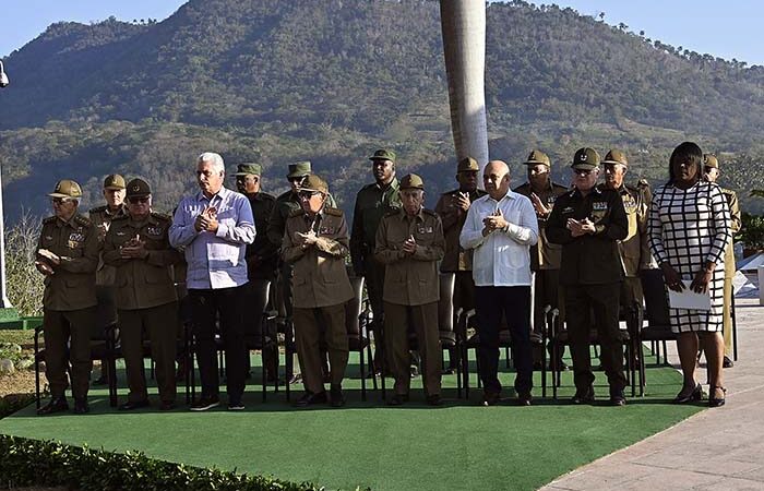 Asisten Raúl y Díaz-Canel a ceremonia en III Frente Oriental