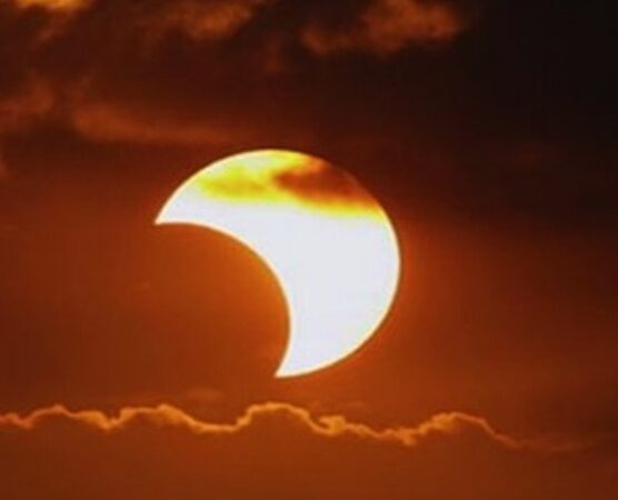 Eclipse parcial de Sol visible hoy al mediodía desde Cuba