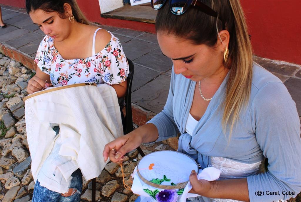 El arte de hilos, tejidos y agujas en la ciudad cubana de Trinidad