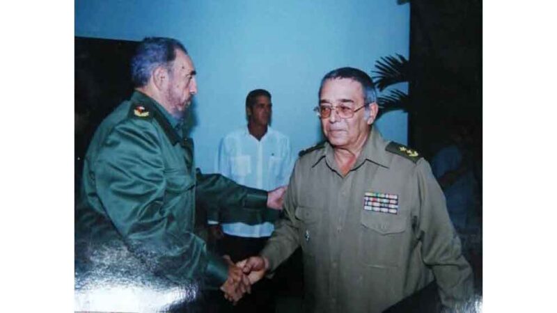 Expresa Díaz-Canel pesar por muerte de destacado militar