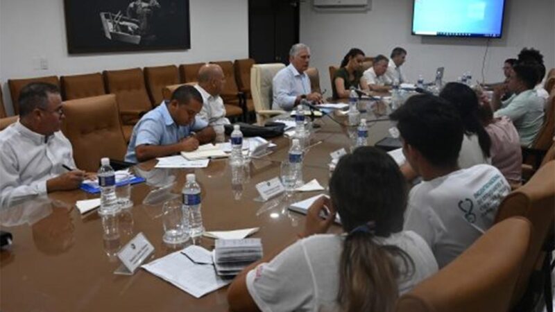 Presidente de Cuba resalta papel de los jóvenes en la sociedad