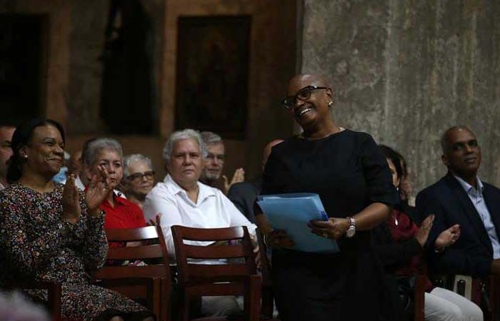 Felicita Canciller a la Acnu por su 77 cumpleaños