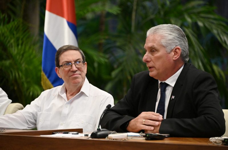 Presenta Díaz-Canel texto imprescindible y esclarecedor sobre el actual Orden Económico Internacional