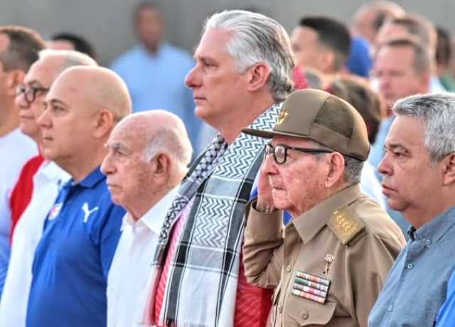 Asisten Raúl y Díaz-Canel a acto por el Primero de Mayo