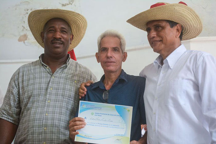 Entregan Premios del Salón de Paisaje y Décima Ilustrada en Jornada Cucalambeana