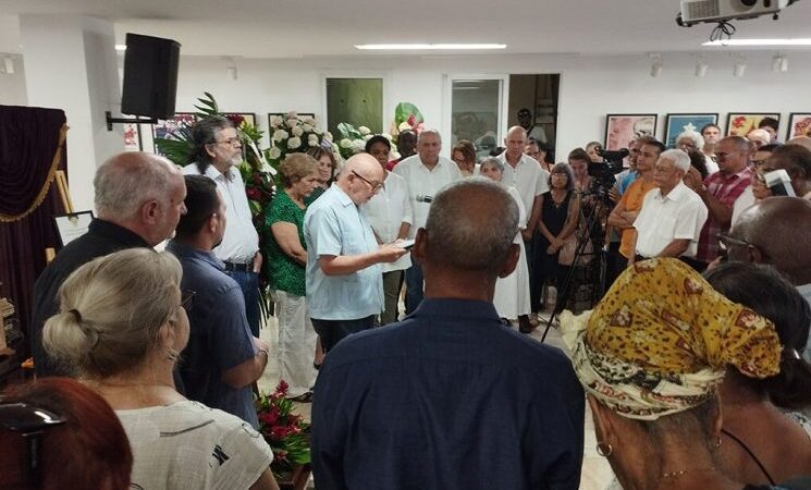 Miguel Barnet a Pedro de la Hoz: “morir es seguir viaje, querido amigo”