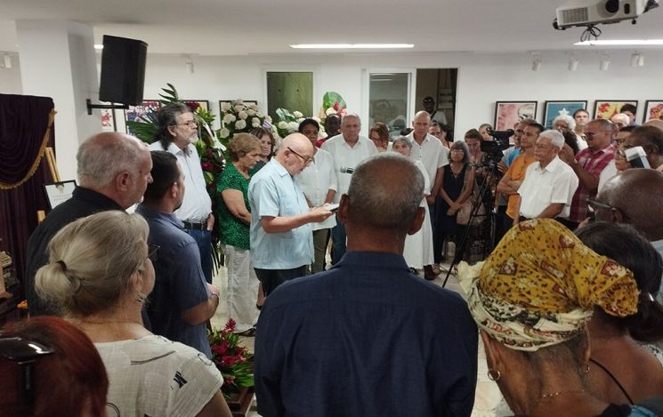 Miguel Barnet a Pedro de la Hoz: “morir es seguir viaje, querido amigo”
