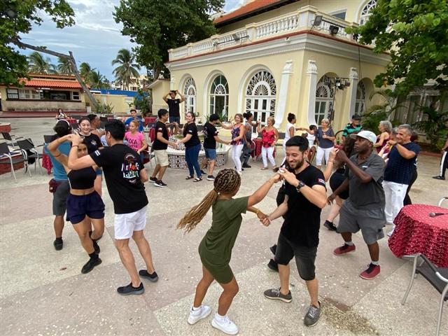 En Cuba, Escuela Internacional Rueda de Casino