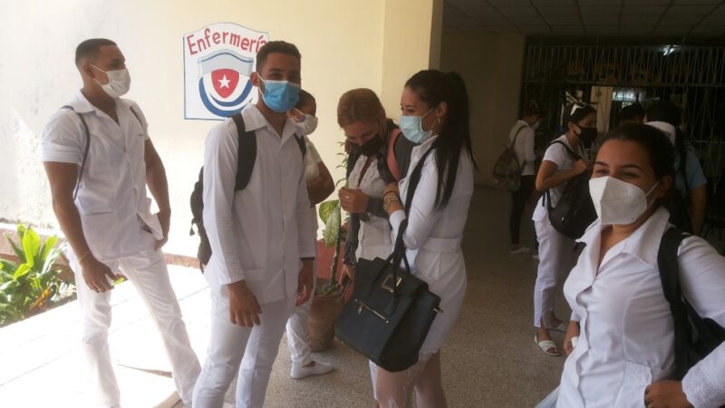 Convocan a curso de formación de enfermeros básicos para el curso 2024-2025