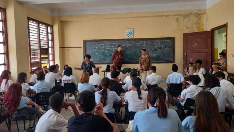 Comisión permanente del Parlamento revisa la marcha del Tercer perfeccionamiento de la Historia