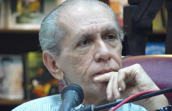Entregan Distinción CubaPoesía al Mérito Cultural a Fernando Rodríguez Sosa
