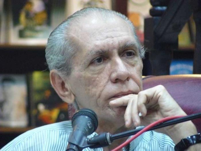 Entregan Distinción CubaPoesía al Mérito Cultural a Fernando Rodríguez Sosa