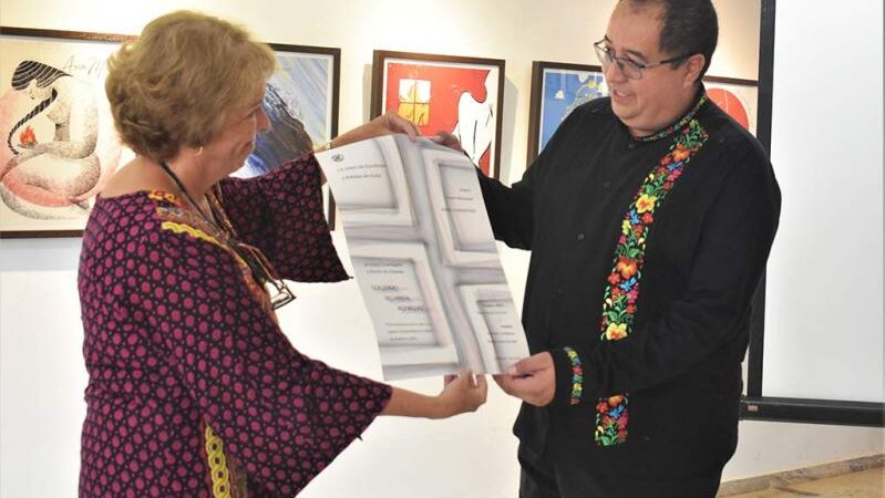 Cuba premia a director mexicano de orquesta Guillermo Villarreal