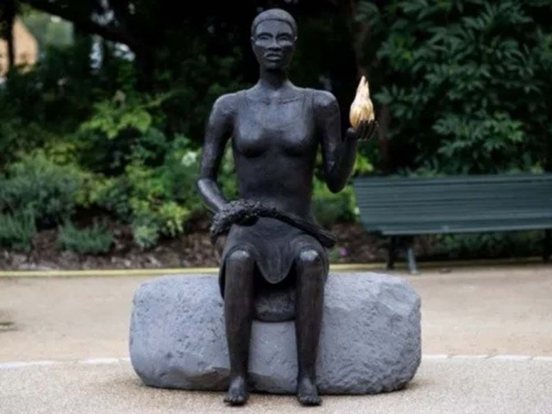 Inauguran estatua de los Juegos Olímpicos de París-2024