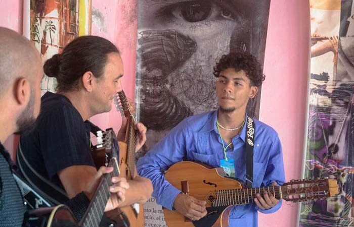 Presentan novedoso proyecto con jóvenes para el rescate del laúd y el tres