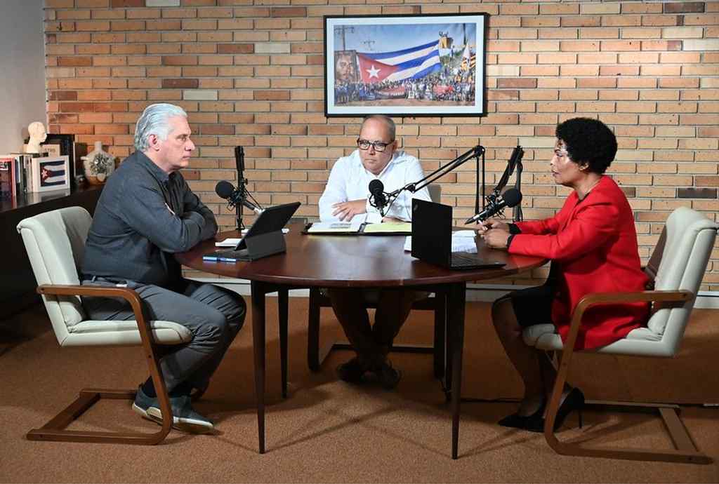 Evalúa Díaz-Canel retos de la bancarización de operaciones en Cuba