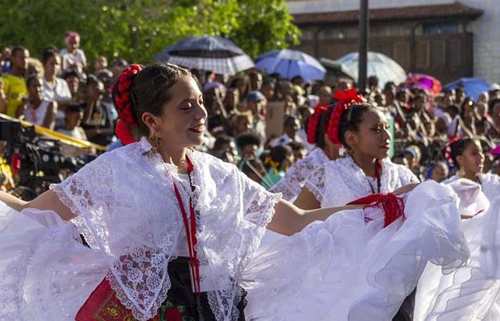 Resalta presidente de Cuba alcance de Festival del Caribe