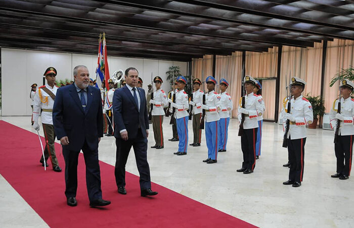 Dialogó Primer Ministro cubano con su homólogo de Belarús