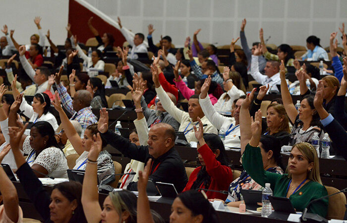 Aprueba el Parlamento cubano Ley de Migración