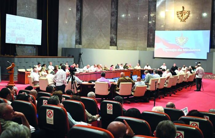 Evaluó Consejo de Ministros temas vitales para la estabilización de la economía cubana