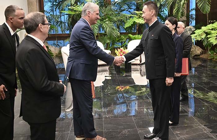 Recibe Presidente de Cuba cartas credenciales de nuevos embajadores
