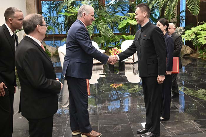 Recibe Presidente de Cuba cartas credenciales de nuevos embajadores