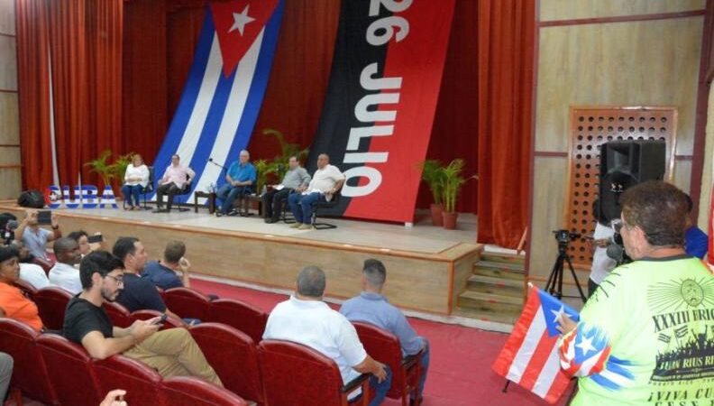 Participa Díaz-Canel en encuentro con integrantes de proyectos de solidaridad con Cuba
