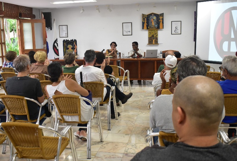Dedican primera jornada teórica del Aquelarre a los 30 años del Centro Promotor del Humor