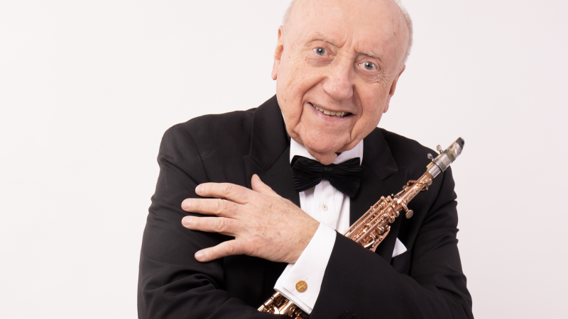 Felix Slováček en Media hora con su intérprete