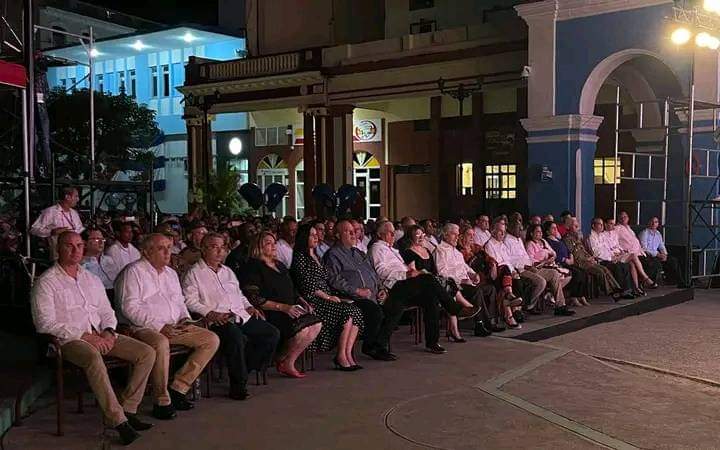 Asiste Díaz-Canel a gala cultural en Sancti Spíritus por el 26 de julio