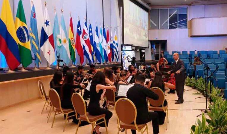 Sobresale Guido López Gavilán con estreno de obra en Panamá