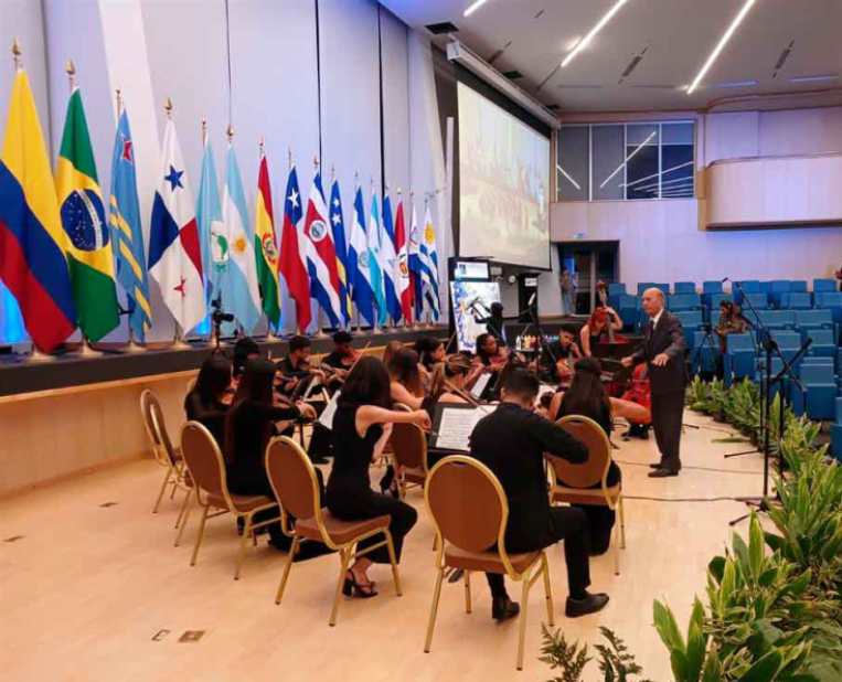 Sobresale Guido López Gavilán con estreno de obra en Panamá