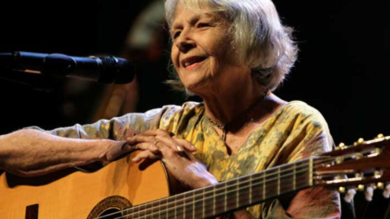 Dedican a Marta Valdés Festival Longina canta a Corona