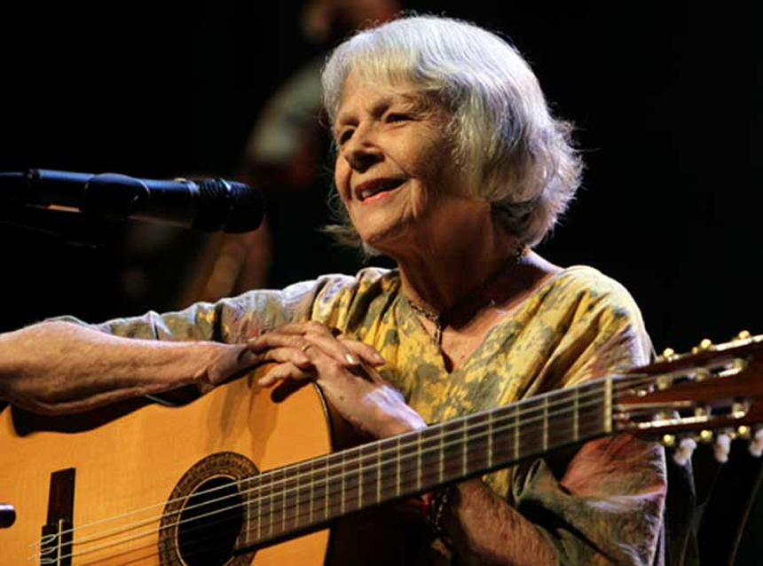 Dedican a Marta Valdés Festival Longina canta a Corona