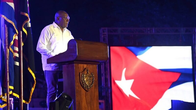 Continuaremos por siempre la obra de la Revolución en Cuba