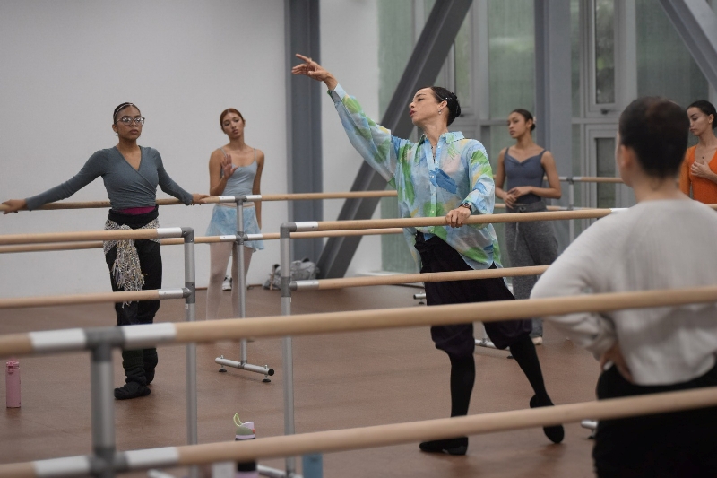 Imparte Viengsay Valdés clase magistral en el Ballet Nacional de Panamá
