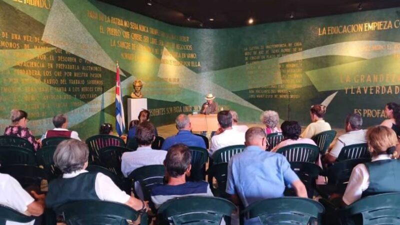 Presentan en el Memorial José Martí poemario de Nicolás Guillén