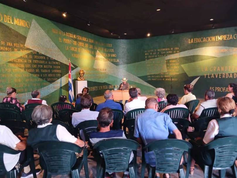 Presentan en el Memorial José Martí poemario de Nicolás Guillén