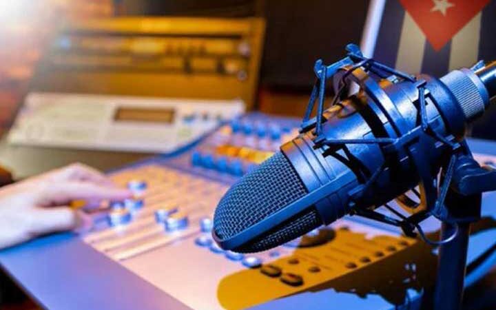 Felicitan autoridades del país a radialistas cubanos en su día