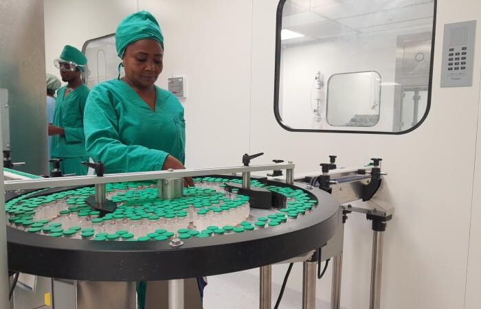 Empresa farmacéutica cubana reanuda producción de antibióticos orales