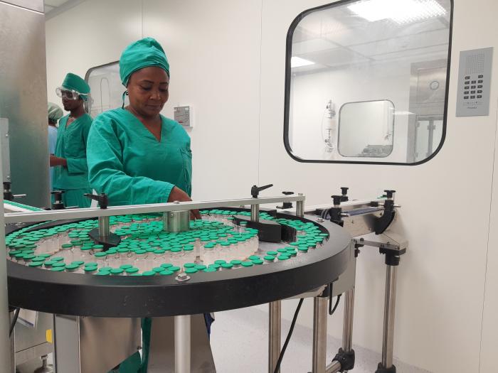 Empresa farmacéutica cubana reanuda producción de antibióticos orales