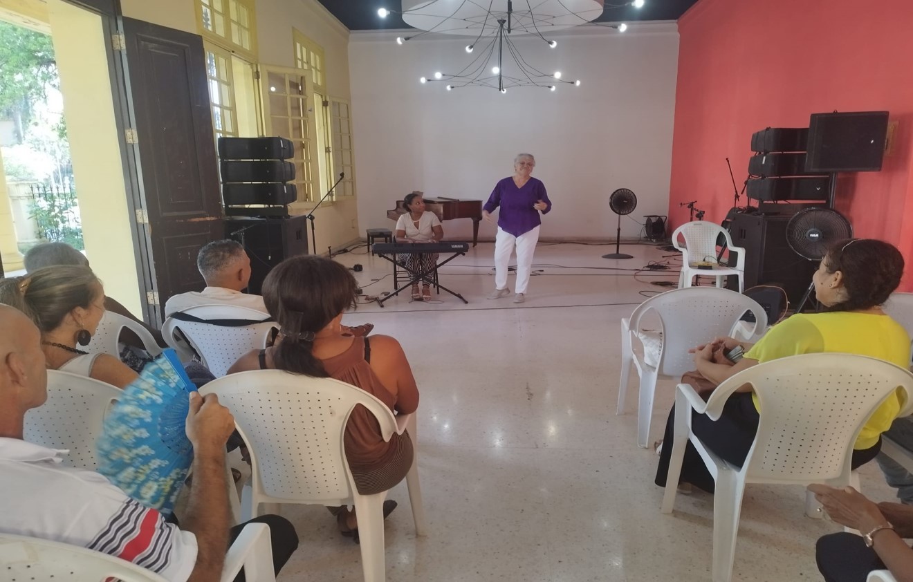 Prosigue en la Casa del Alba Cultural de La Habana taller de narración oral para adultos