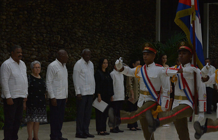 Condecoran a trabajadores destacados de la Contraloría General de la República
