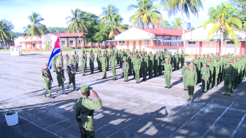 Jóvenes periodistas, artistas, y de otras carreras universitarias juramentan como nuevos soldados de las FAR