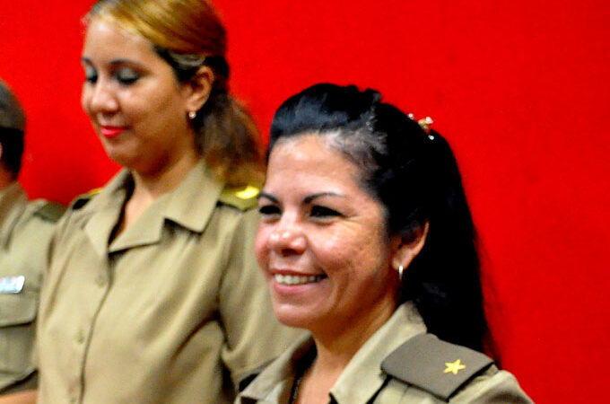 Homenaje de las Fuerzas Armadas Revolucionarias a la Federación de Mujeres Cubanas en su aniversario 64