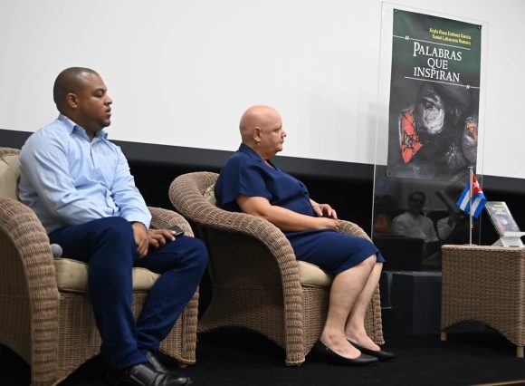 Presentan libro dedicado a la juventud en el Centro Fidel Castro (+Fotos)