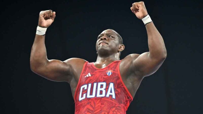 Celebra presidente de Cuba quinto título olímpico de Mijaín López