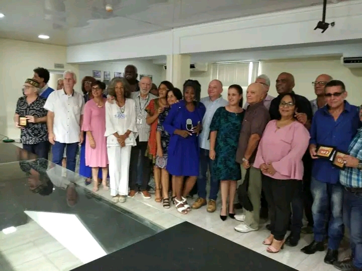 Reconocen a trabajadores de la Radio Cubana