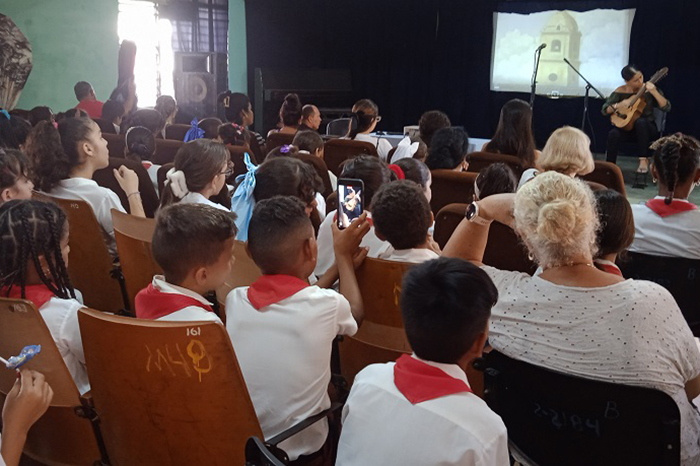 Promueven tradición y formación musical del tres y el laúd en Sancti Spíritus