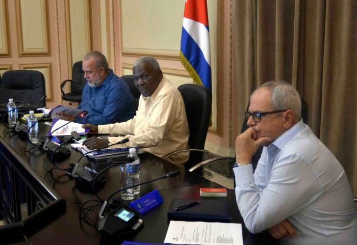 Analiza Consejo de Estado proyecciones del Gobierno para corregir distorsiones y reimpulsar la economía